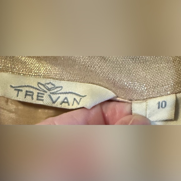 TREVAN Shimmering Gold Linen Women's JACKET - Picture 2 of 4